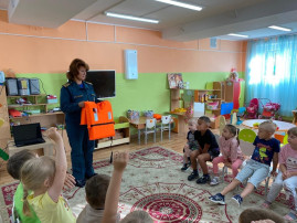 Сотрудник МЧС Сотрудник МЧС.